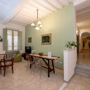 casa-di-lara-nel-cuore-della-citta.it-tuscanyhotel.com/